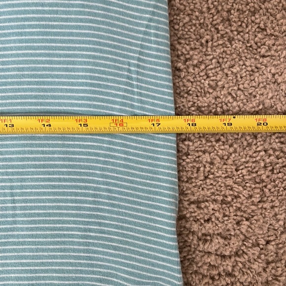 Women’s Medium Crop T-shirt- American Eagle - Picture 6 of 6